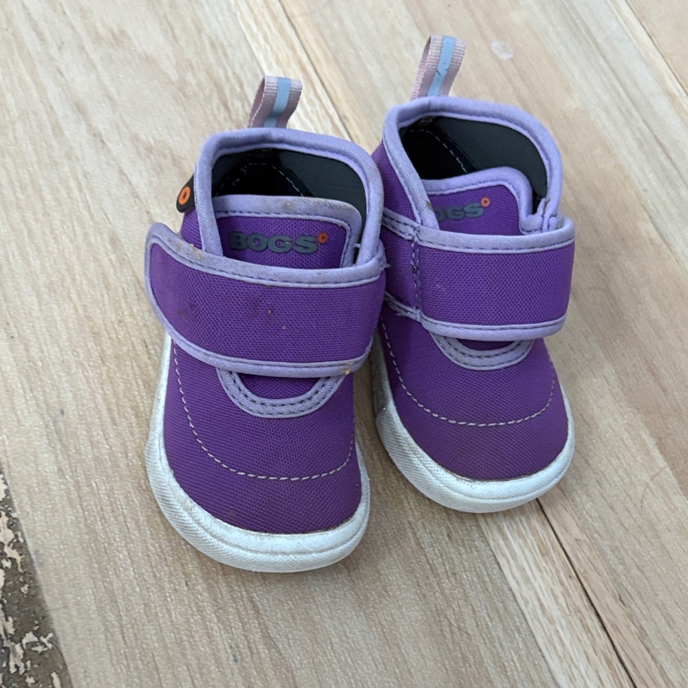 Bogs Baby Walker Shoes in Purple